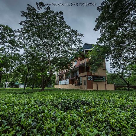 Hotel Tusker Tea County Chālsa Esterno foto
