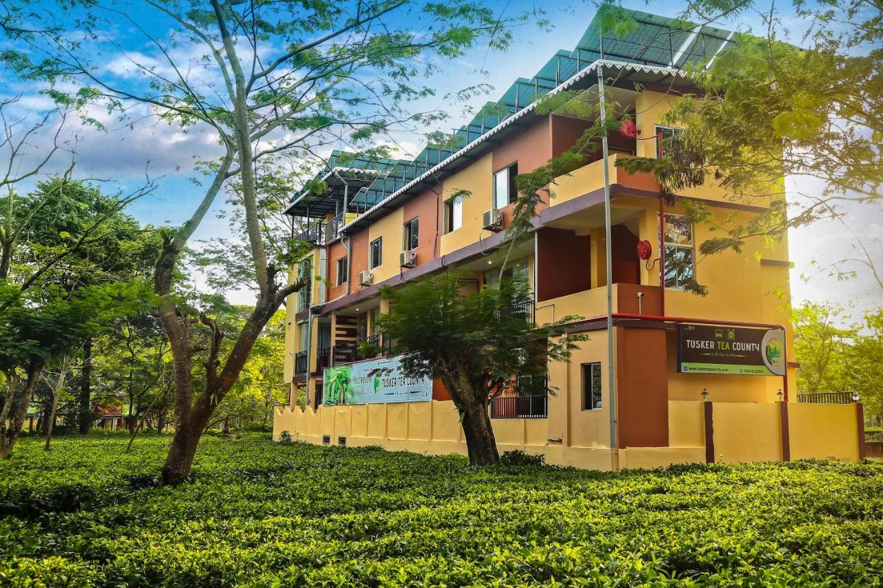 Hotel Tusker Tea County Chālsa Esterno foto