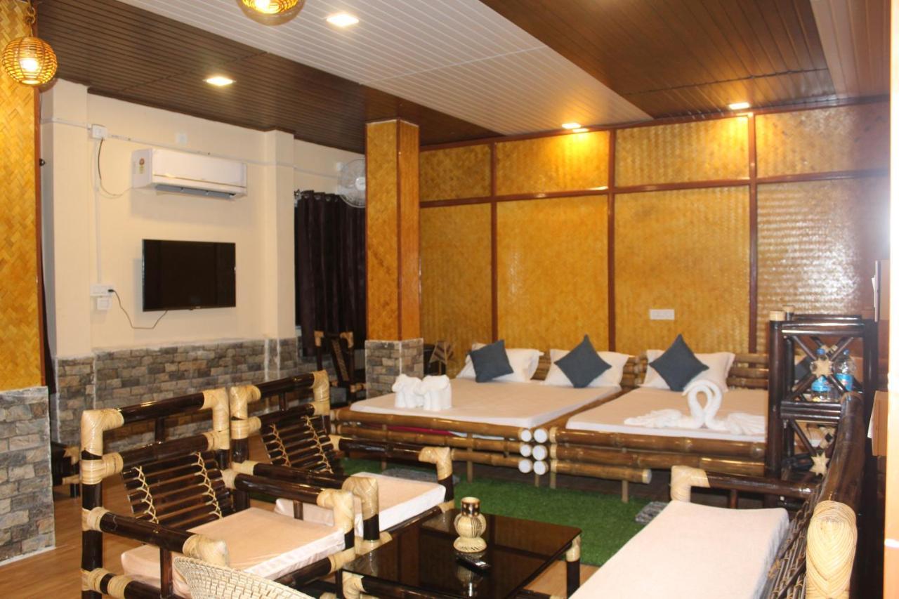 Hotel Tusker Tea County Chālsa Esterno foto